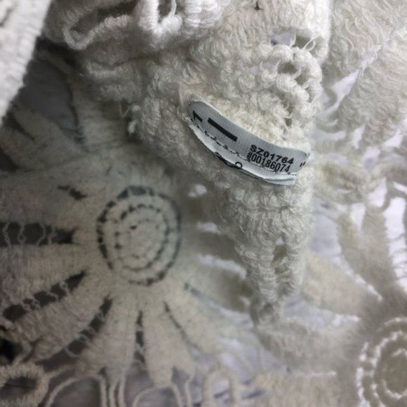 Forever 21 Top Crochet Floral Open Knit Crop Sz Sm - Picture 7 of 8